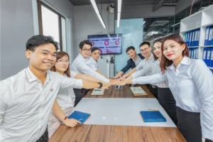 nhan-vien-voip24h-the-hien-quyet-tam